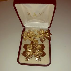 Vintage Earring & Broach. Gold leaves. Screw back.